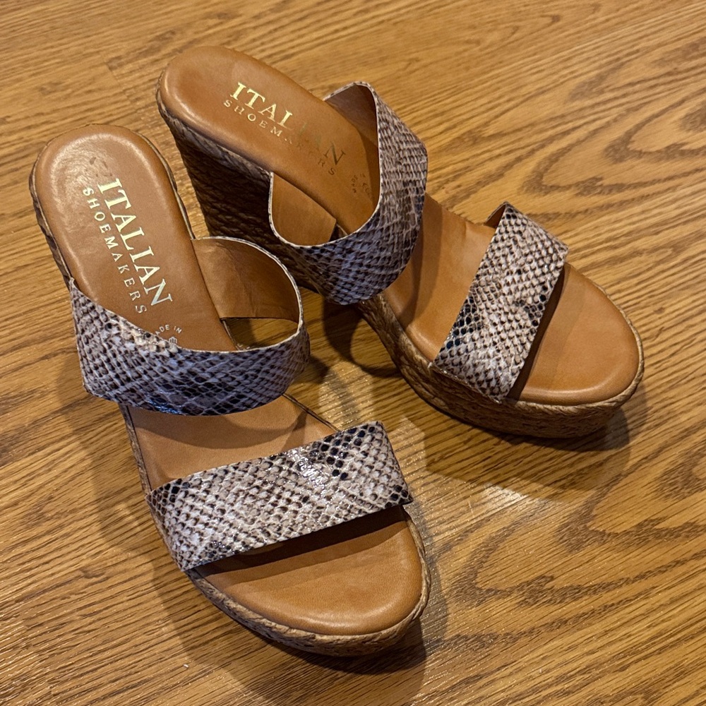 Italian Shoemakers Snakeskin Pattern Wedges - Picture 2 of 11